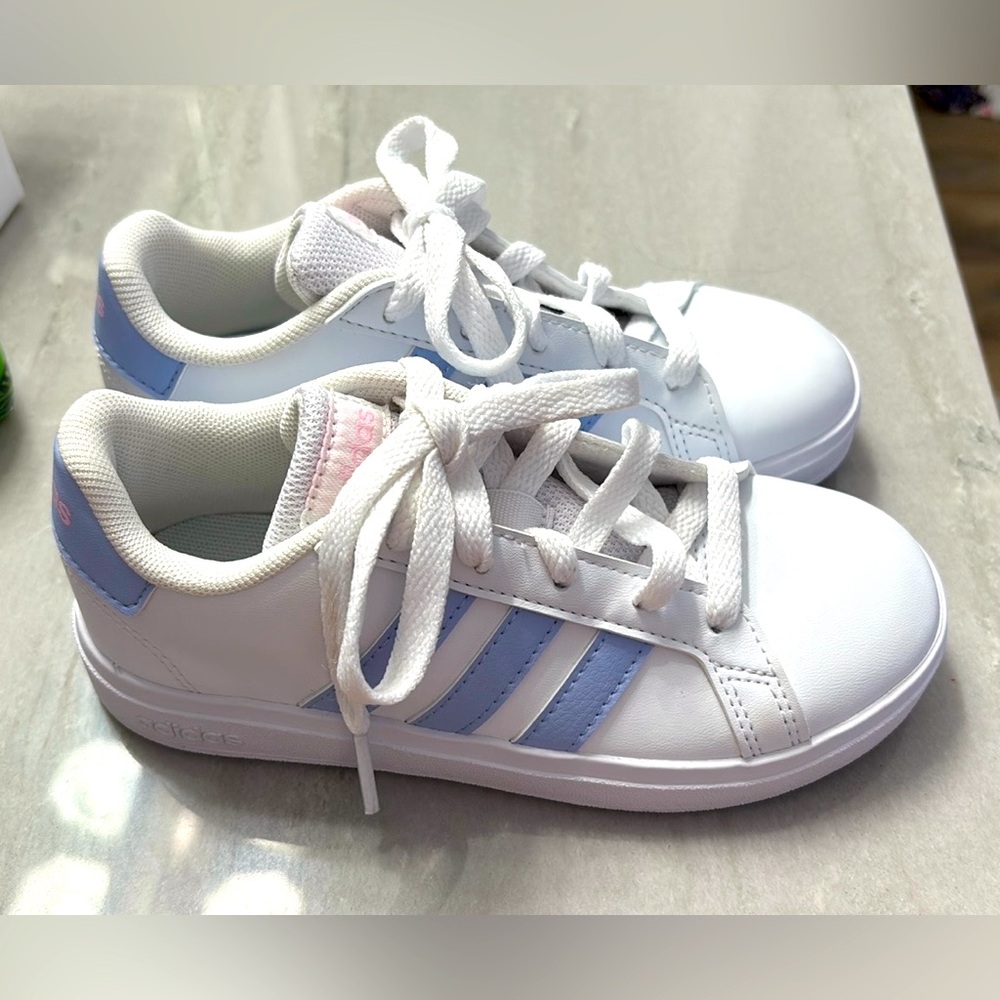 NWOT-Adidas White and Periwinkle Classic Sneakers
